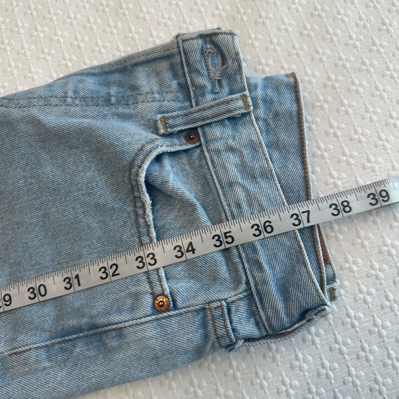 Levi’s High Rise Straight Leg Distressed Jeans - Picture 7 of 7